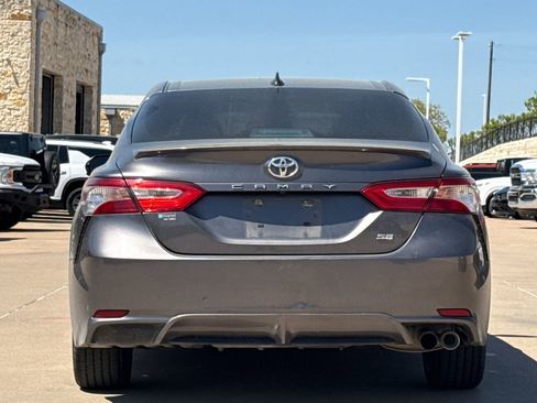 Used 2020 Toyota Camry SE image 5