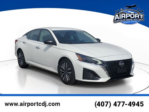 Used 2025 Nissan Altima 2.5 SV FWD image 1