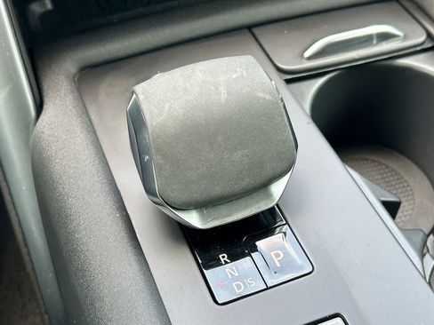 Used 2024 Land Rover Discovery S AWD/4WD image 20