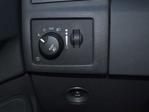 Used 2008 Chrysler 300 C image 16