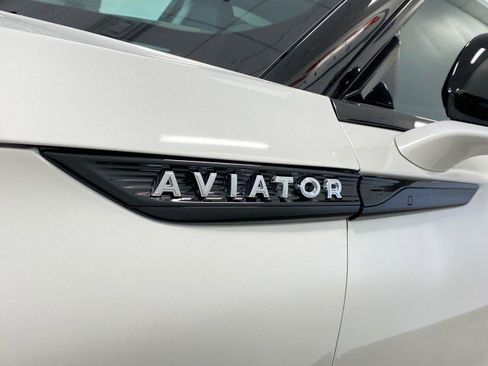New 2026 Lincoln Aviator AWD w/ Jet Appearance Package image 14