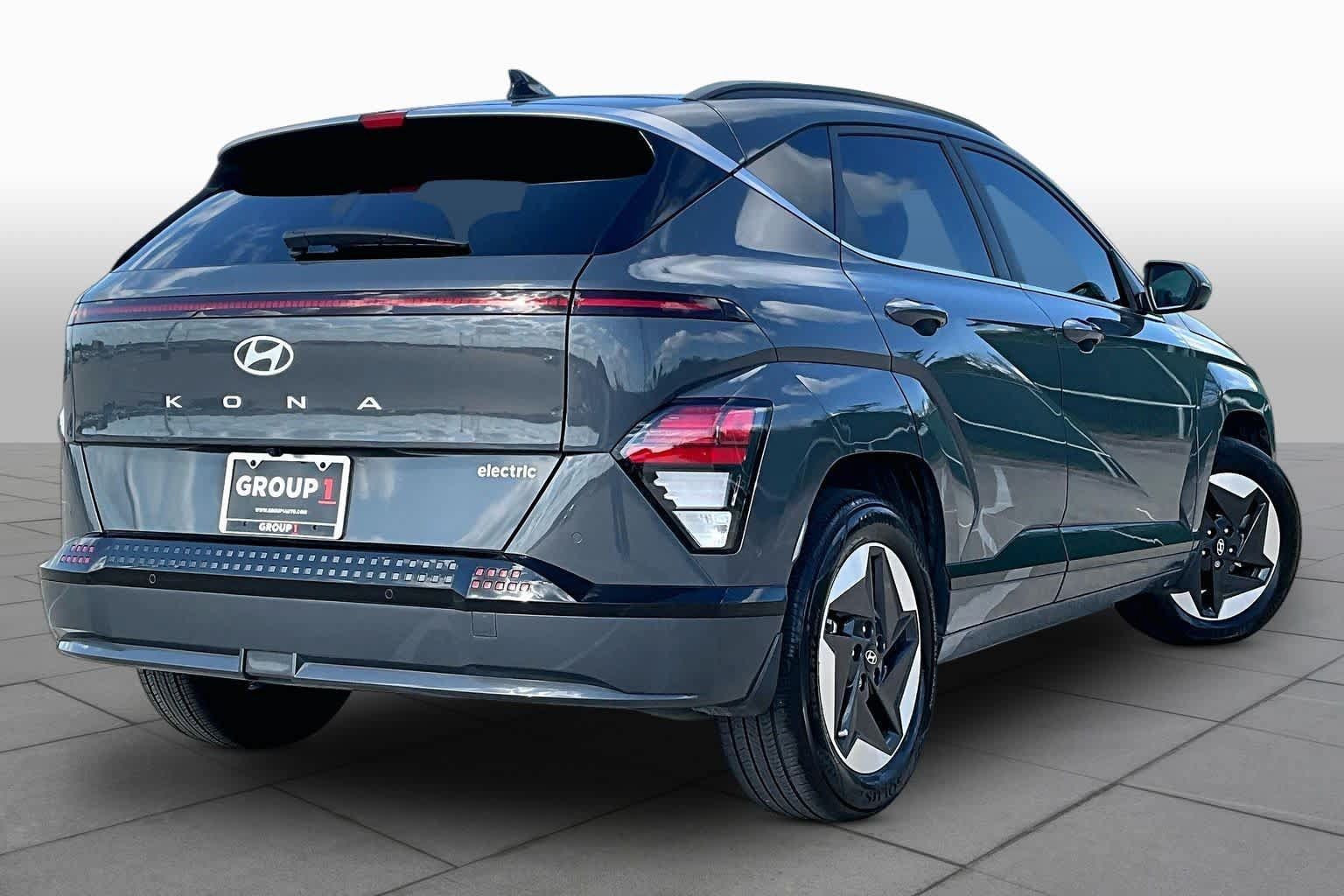Used 2024 Hyundai Kona Limited FWD image 11