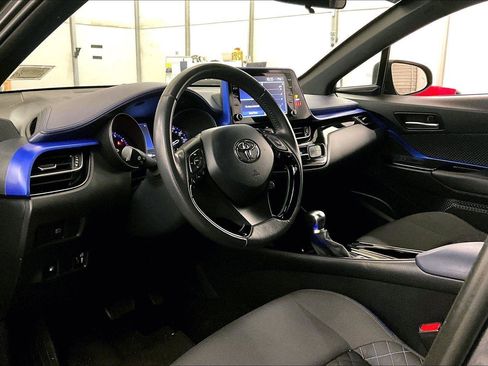 Used 2022 Toyota C-HR XLE image 12