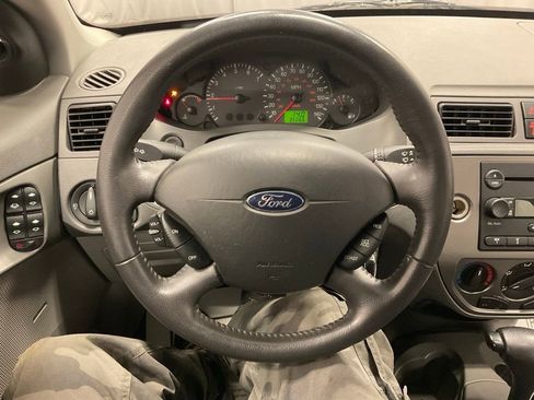 Used 2005 Ford Focus ZX4 Sedan image 10