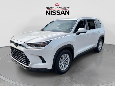 Used 2025 Toyota Grand Highlander AWD image 3
