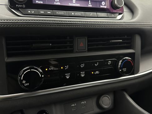 Used 2024 Nissan Rogue S AWD/4WD image 19
