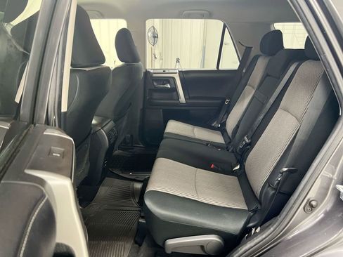 Used 2018 Toyota 4Runner SR5 AWD/4WD image 23