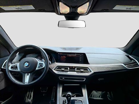 Used 2022 BMW X5 xDrive40i w/ M Sport Package AWD/4WD image 9
