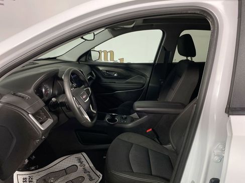 Used 2023 GMC Terrain SLE w/ Driver Convenience Package image 11