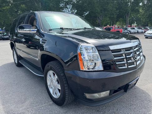 Used 2011 Cadillac Escalade Luxury AWD/4WD image 3