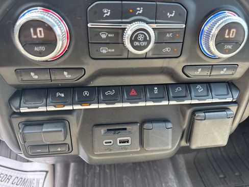 Used 2019 GMC Sierra 1500 SLE w/ SLE Value Package AWD/4WD image 32