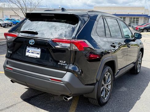 Used 2023 Toyota RAV4 XLE Premium AWD/4WD image 3