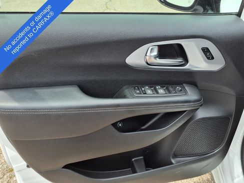 Used 2024 Chrysler Pacifica Limited FWD image 15