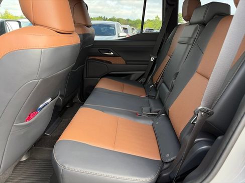 Used 2025 Lexus GX 550 w/ Cold Area Package AWD/4WD image 9
