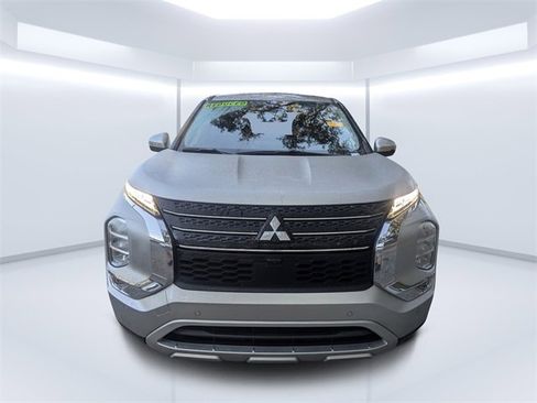 Used 2022 Mitsubishi Outlander SE image 8