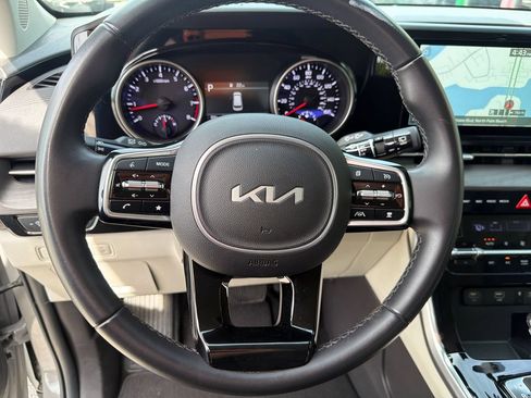 Used 2024 Kia Carnival EX FWD image 20
