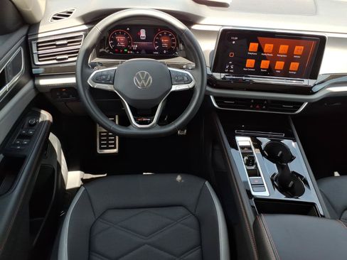 Certified 2025 Volkswagen Atlas Peak Edition SE AWD/4WD image 26