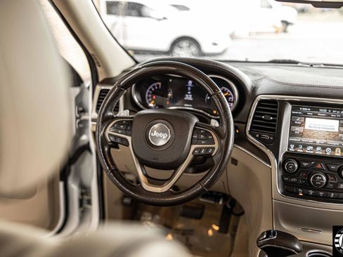 Used 2014 Jeep Grand Cherokee Overland image 19