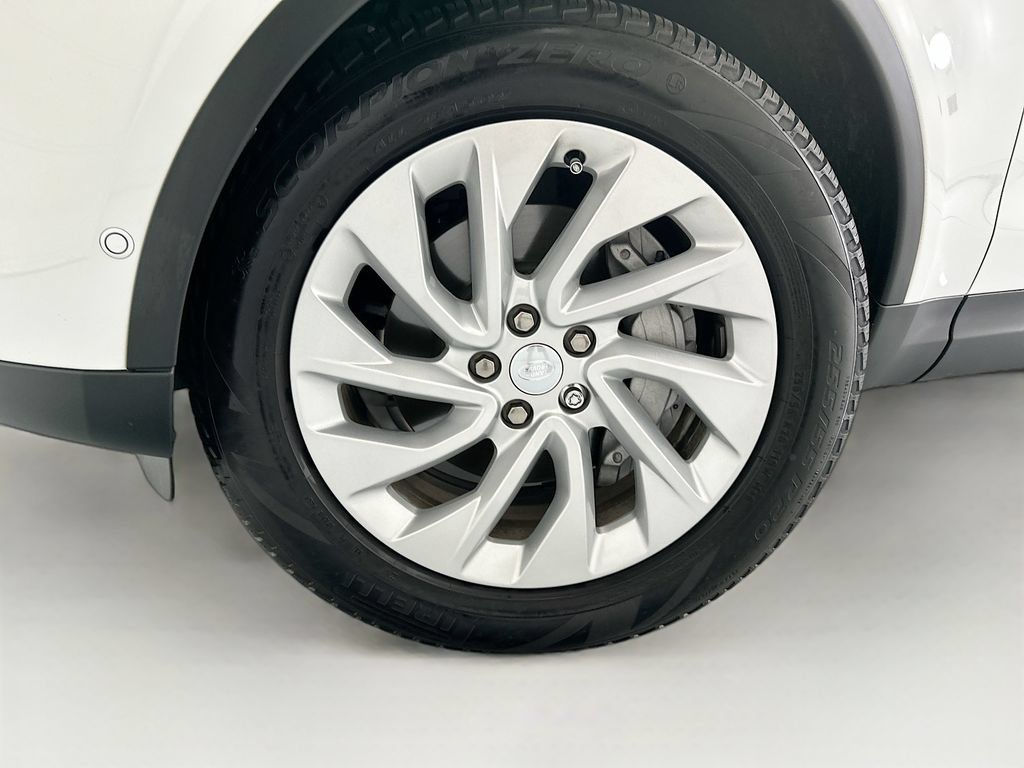Certified 2025 Land Rover Discovery S AWD/4WD image 29