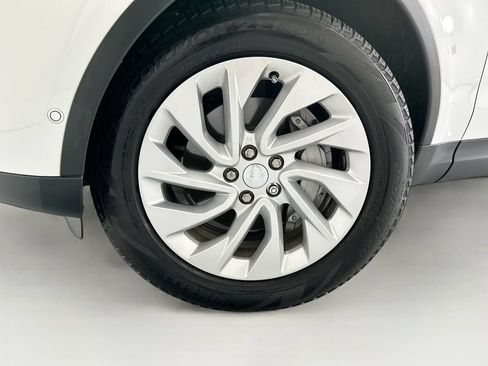 Certified 2025 Land Rover Discovery S AWD/4WD image 29