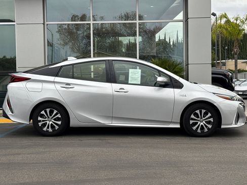 Certified 2022 Toyota Prius Prime XLE image 4