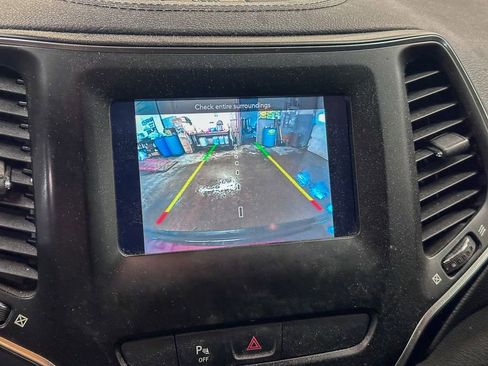 Used 2020 Jeep Cherokee Latitude Plus image 15