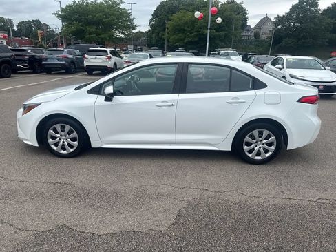 Used 2024 Toyota Corolla LE FWD image 4