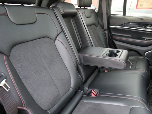 Used 2022 Jeep Grand Cherokee Trailhawk w/ ADV Protech Group II AWD/4WD image 34