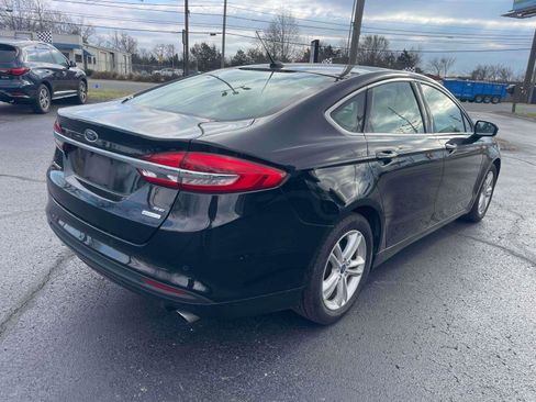 Used 2018 Ford Fusion SE w/ Fusion SE Technology Package image 4
