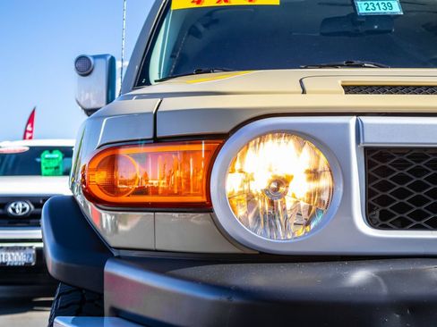 Used 2012 Toyota FJ Cruiser 4WD w/ Convenience Pkg image 5