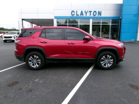 Used 2026 Chevrolet Equinox LT w/ Convenience Package II FWD image 2