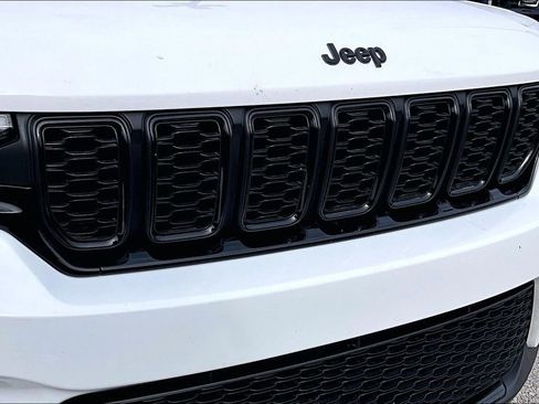 Used 2024 Jeep Grand Cherokee Limited w/ Black Appearance Package image 39