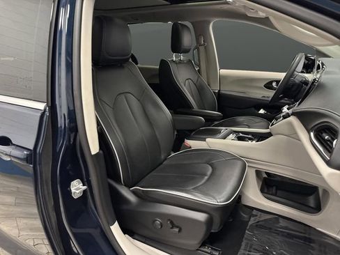 Used 2024 Chrysler Pacifica Limited w/ Trailer Tow Group image 31