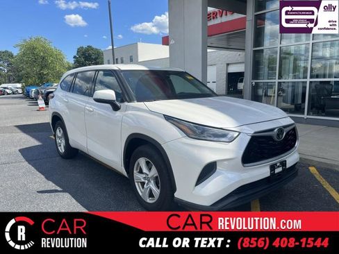Used 2021 Toyota Highlander L FWD image 1