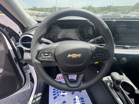 New 2026 Chevrolet Trax LS w/ LS Convenience Package FWD image 19