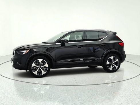 Used 2024 Volvo XC40 B5 Plus AWD/4WD image 3