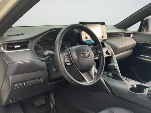 Used 2022 Toyota Venza XLE AWD/4WD image 25