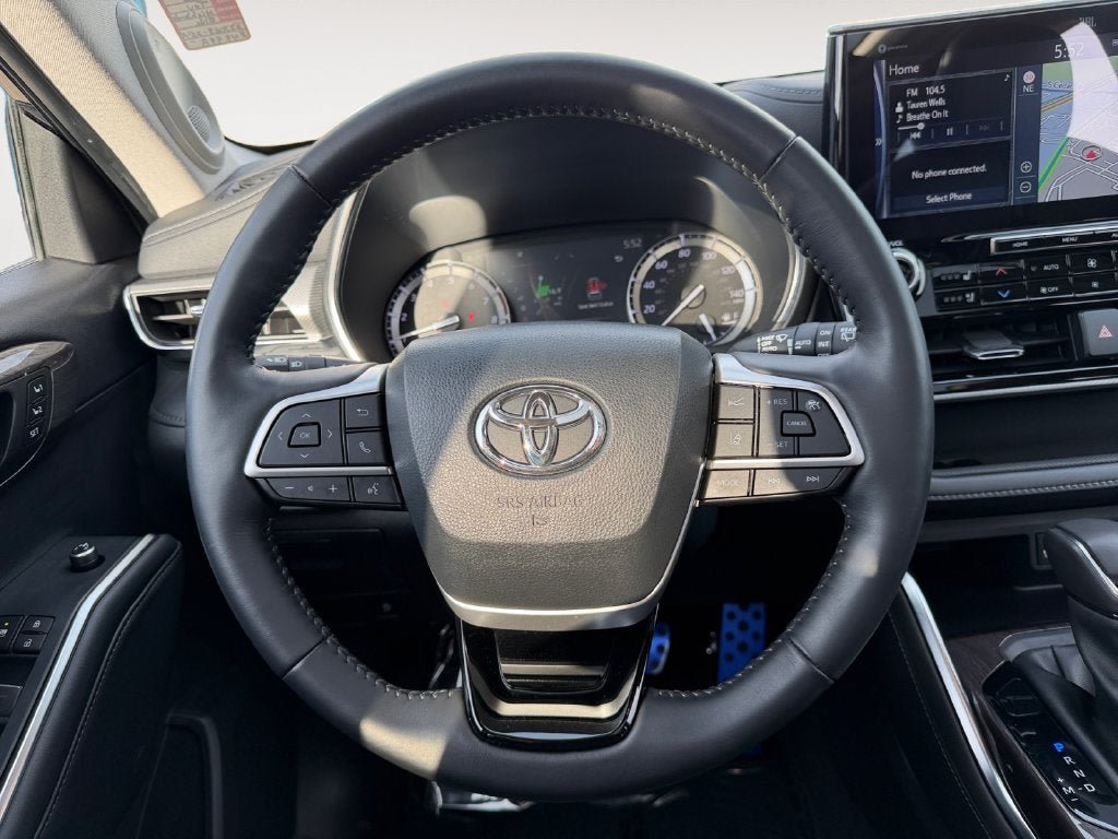 Used 2022 Toyota Highlander Platinum AWD/4WD image 13