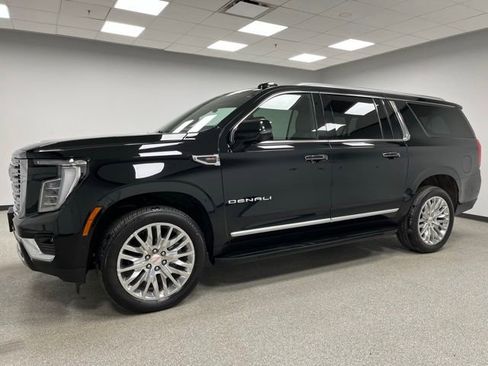 Used 2025 GMC Yukon XL Denali AWD/4WD image 6