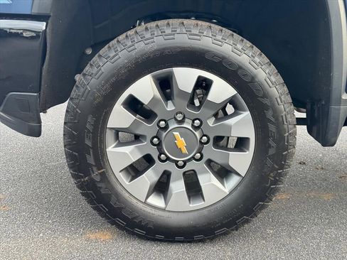 Used 2025 Chevrolet Silverado 2500 Custom w/ Custom Value Package AWD/4WD image 9