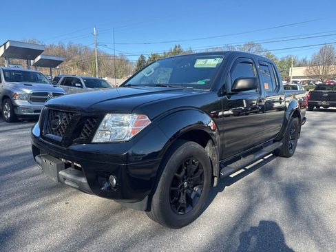 Used 2020 Nissan Frontier SV w/ Midnight Edition Floor Mats image 3