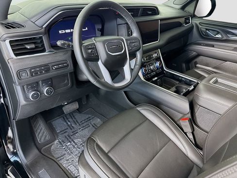 Used 2024 GMC Yukon Denali image 9