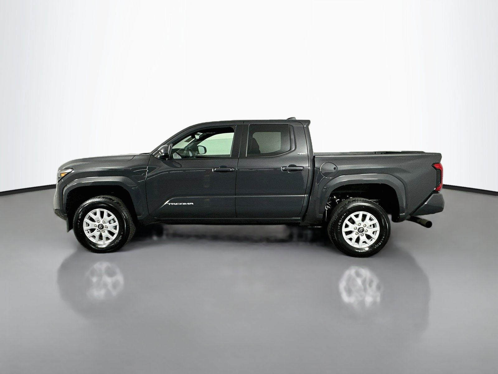 Certified 2026 Toyota Tacoma SR5 AWD/4WD image 4