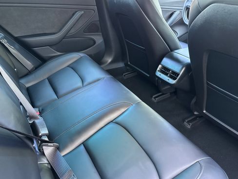 Used 2018 Tesla Model 3 Long Range RWD image 31
