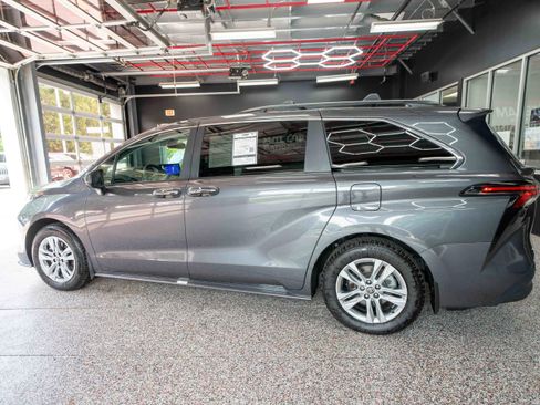 Used 2025 Toyota Sienna XLE w/ XLE Plus Package AWD/4WD image 2