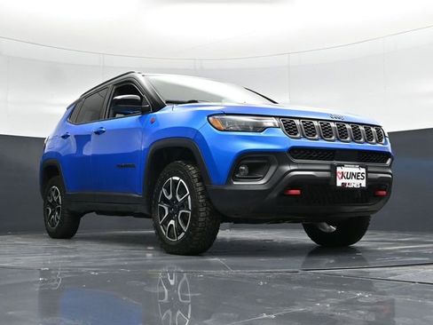 Used 2025 Jeep Compass Trailhawk image 53