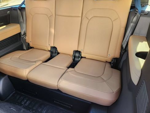 Used 2026 Land Rover Defender 130 X-Dynamic SE AWD/4WD image 29