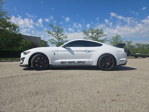 Used 2022 Ford Mustang Shelby GT500 w/ Carbon Fiber Track Pack RWD image 11