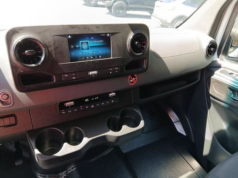Used 2024 Mercedes-Benz Sprinter 2500 image 20