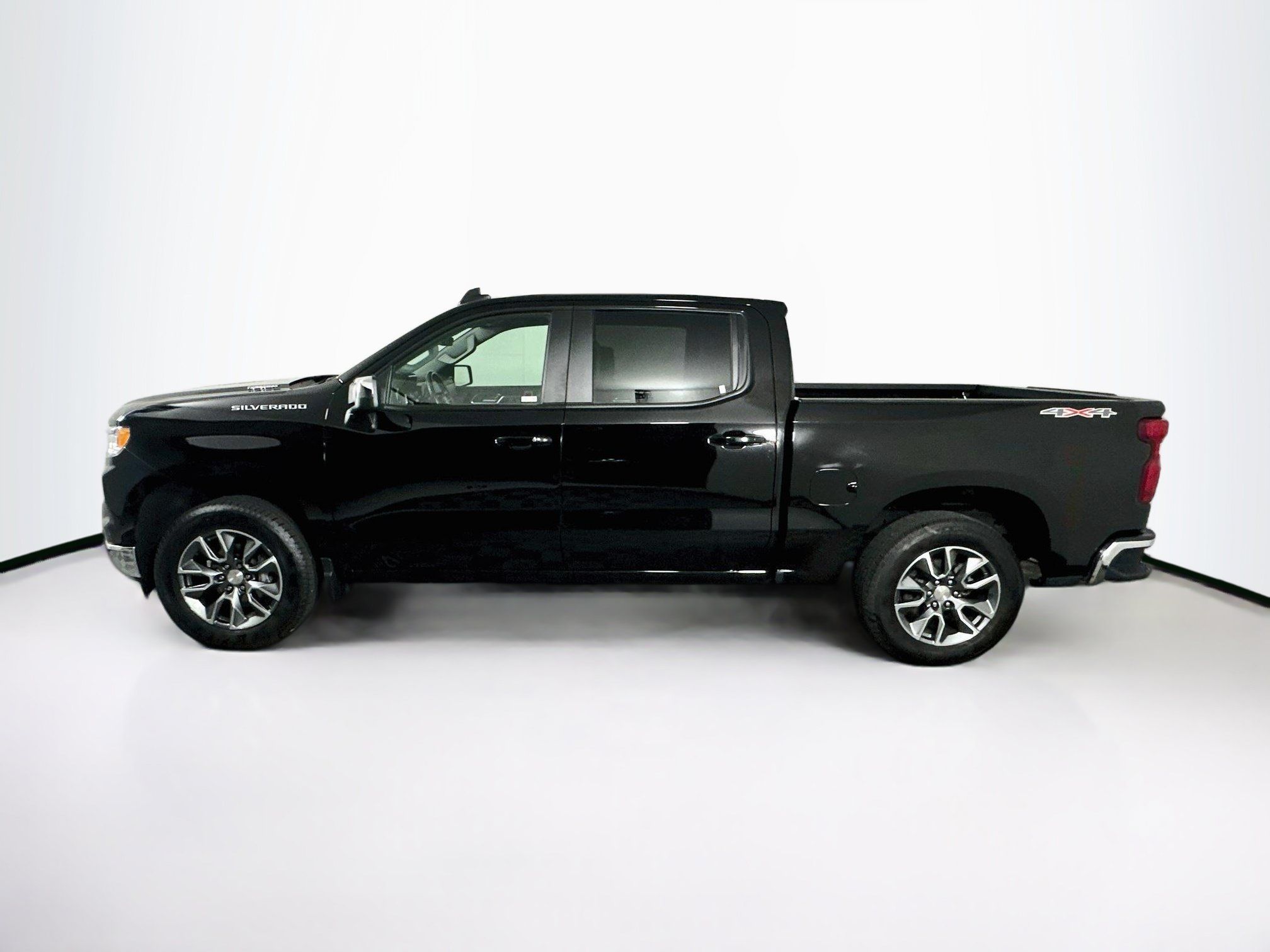 Used 2024 Chevrolet Silverado 1500 LT AWD/4WD image 4